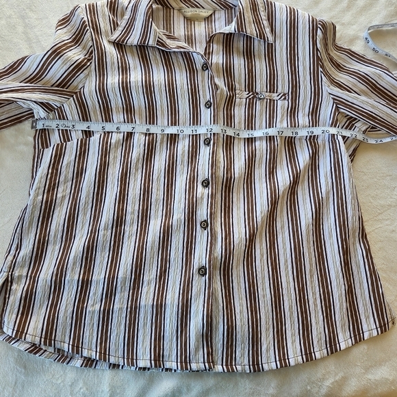 ‼️3/$30‼️ BUTTON DOWN BLOUSE MULTI BROWN COLORS STRIPED 16P - Picture 6 of 10